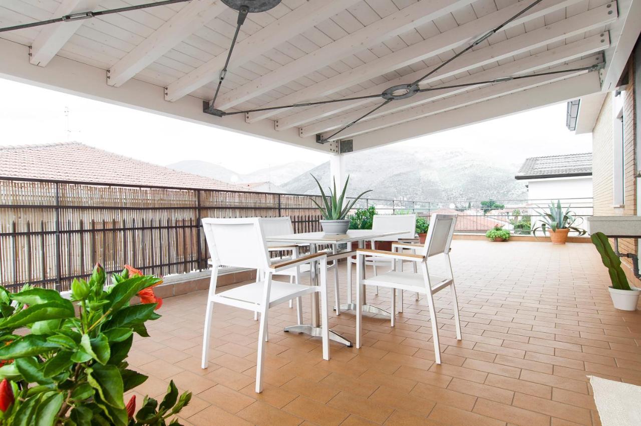 Appartamento La Terrazza su Fondi Esterno foto