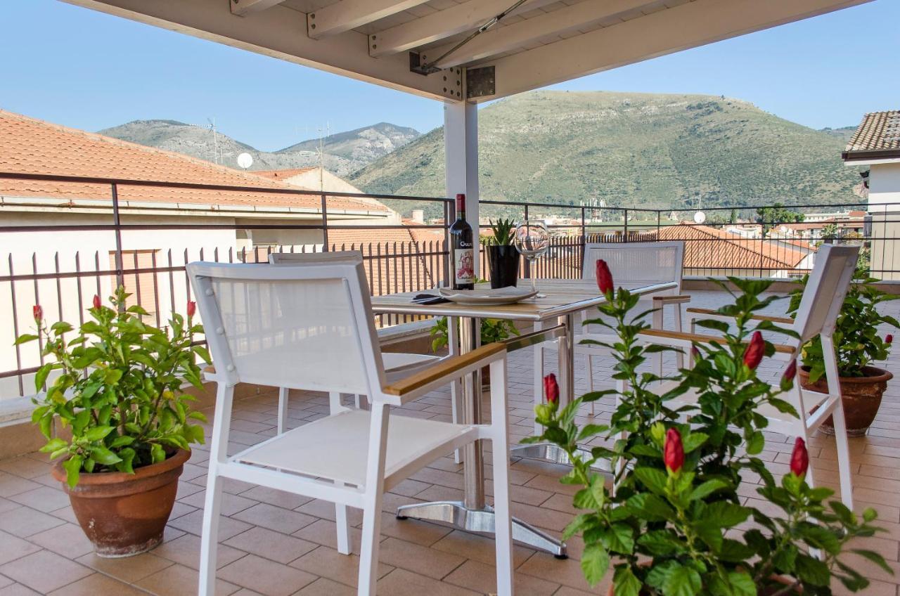 Appartamento La Terrazza su Fondi Esterno foto