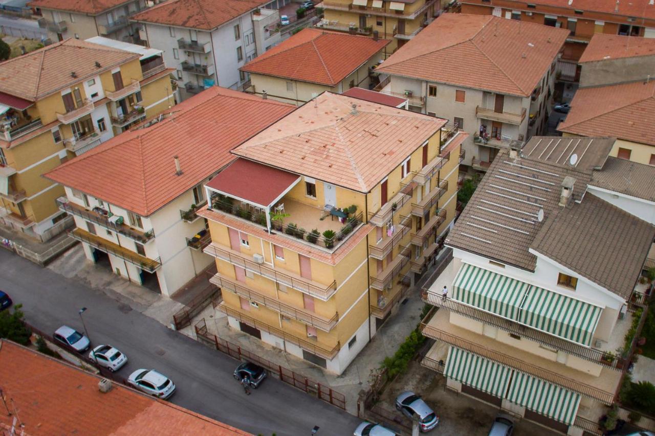Appartamento La Terrazza su Fondi Esterno foto